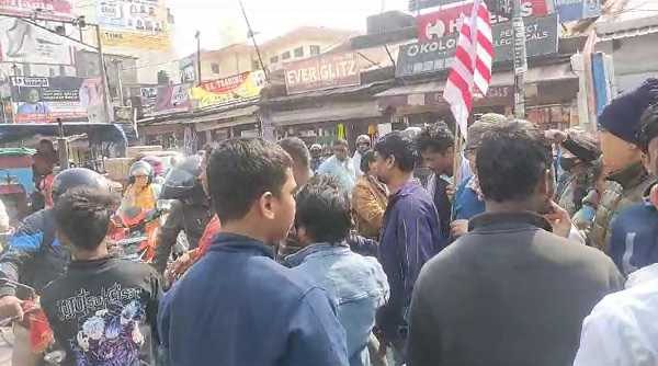 Jharkhand : नितेश कुमार आत्महत्या मामले में लालपुर चौक पर परिजनों का प्रदर्शन जारी