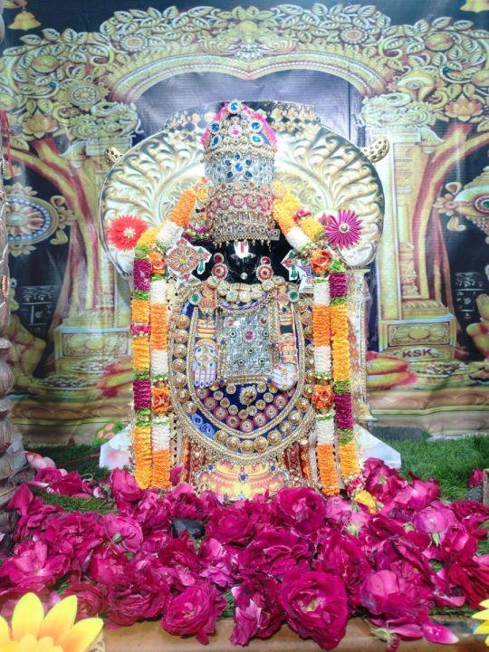 नौगांवा सांवलिया सेठ का किया तिरुपति बालाजी रूप में श्रृंगार, मंदिर में साप्ताहिक रामायण पाठ 14 को
