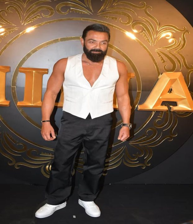 बॉबी देओल 'एनिमल' की सक्सेस पार्टी में फैंस को धक्का देते बॉडीगार्ड्स पर बरसे