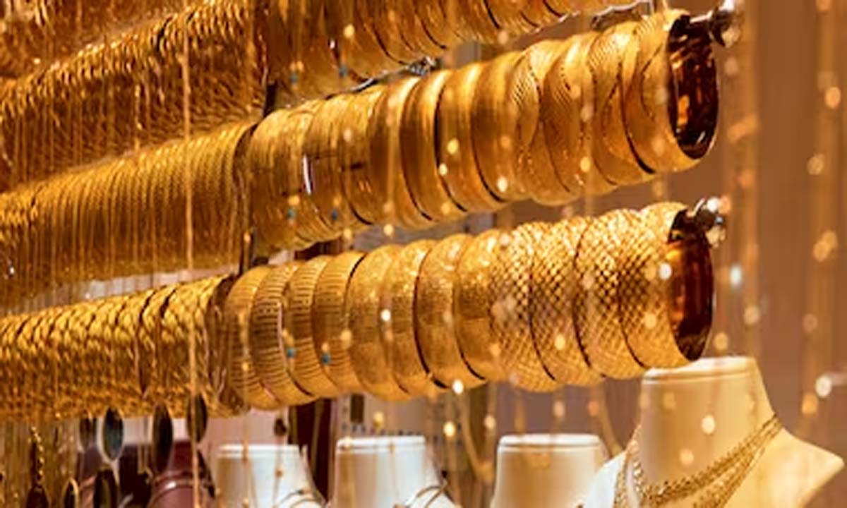 सोने का भाव 50 रुपये की गिरावट के साथ 63,200 रुपये प्रति 10 ग्राम