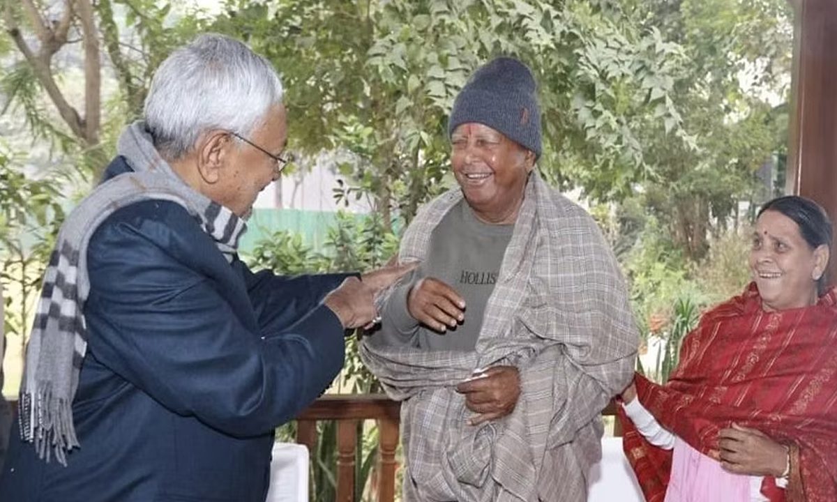 Patna: नीतीश ने मकर संक्रांति पर लालू द्वारा आयोजित 'दही-चूड़ा' भोज में भाग लिया