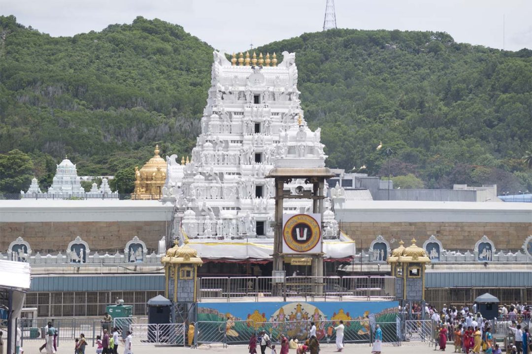 मंदिर की सुरक्षा में चूक, ड्रोन का इस्तेमाल करते पाए गए दो श्रद्धालु