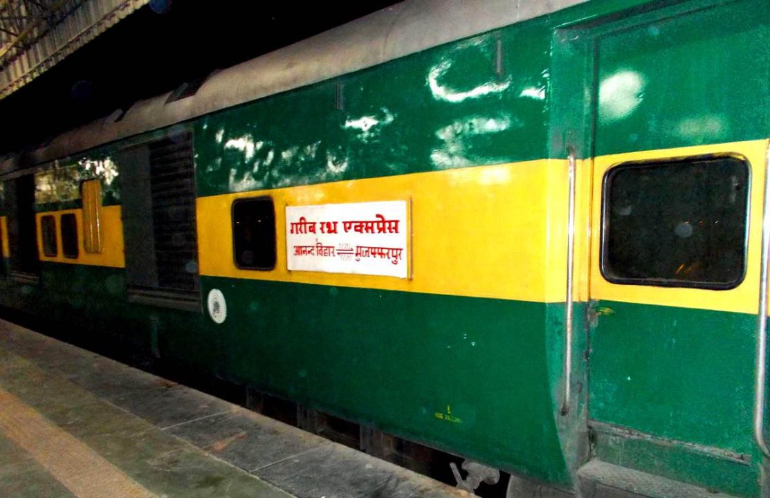 गरीबरथ एक्सप्रेस का बेलखेड़ा स्टेशन पर स्टापेज की सौगात