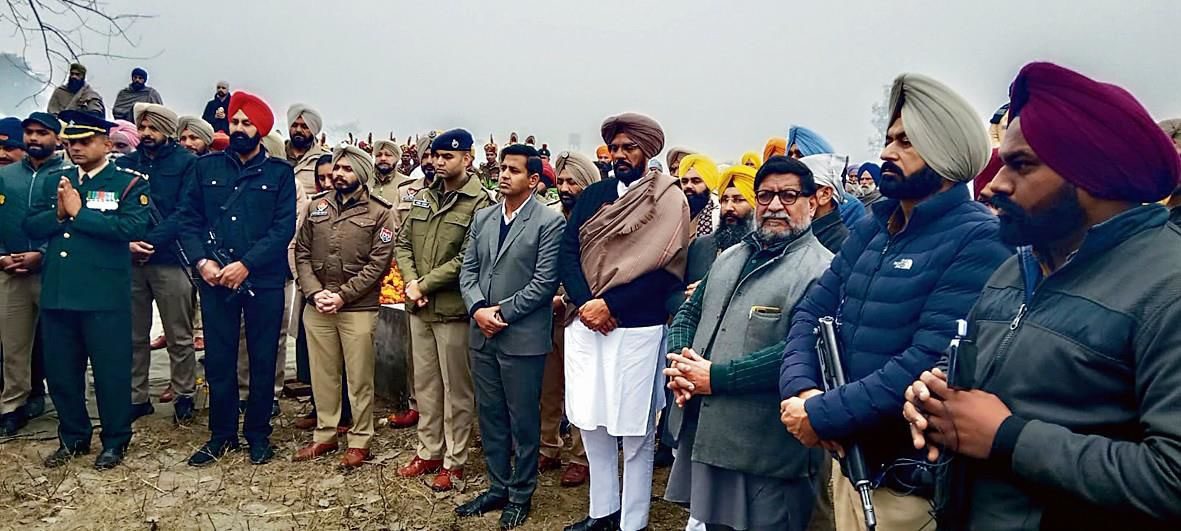 Punjab : गुरदासपुर के जवान गुरप्रीत सिंह का सैन्य सम्मान के साथ अंतिम संस्कार किया गया