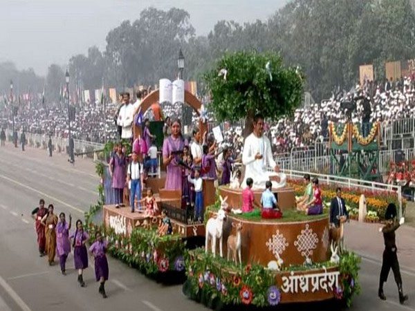 75th republic day : 'स्कूल शिक्षा में बदलाव' को आंध्र प्रदेश की झांकी में दर्शाया गया
