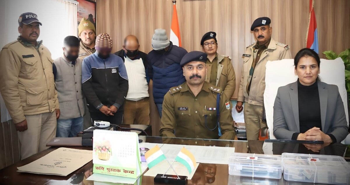चार जुआरियों को पुलिस ने किया गिरफ्तार