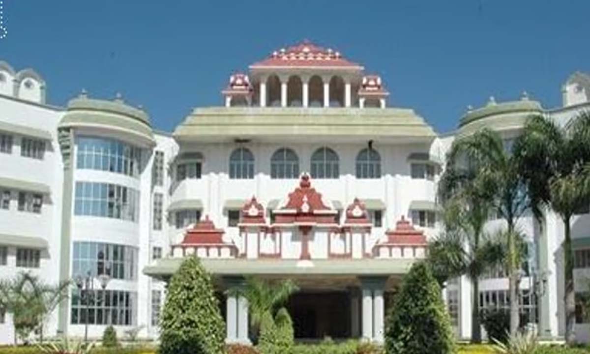 Justice League: मद्रास एचसी ने कहा- पलानी मंदिर गिरी वीथि में अनधिकृत व्यावसायिक गतिविधियों की जाँच करें