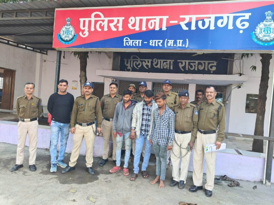 व्यापारियो के यहां से चोरी करने वाले आरोपियो को पुलिस ने किया गिरफ्तार