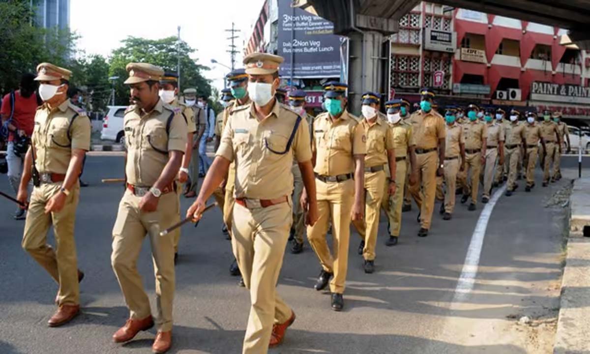 Kerala: 13 पुलिस अधिकारियों, 5 अग्निशमन और बचाव कर्मियों को सेवा पदक मिले