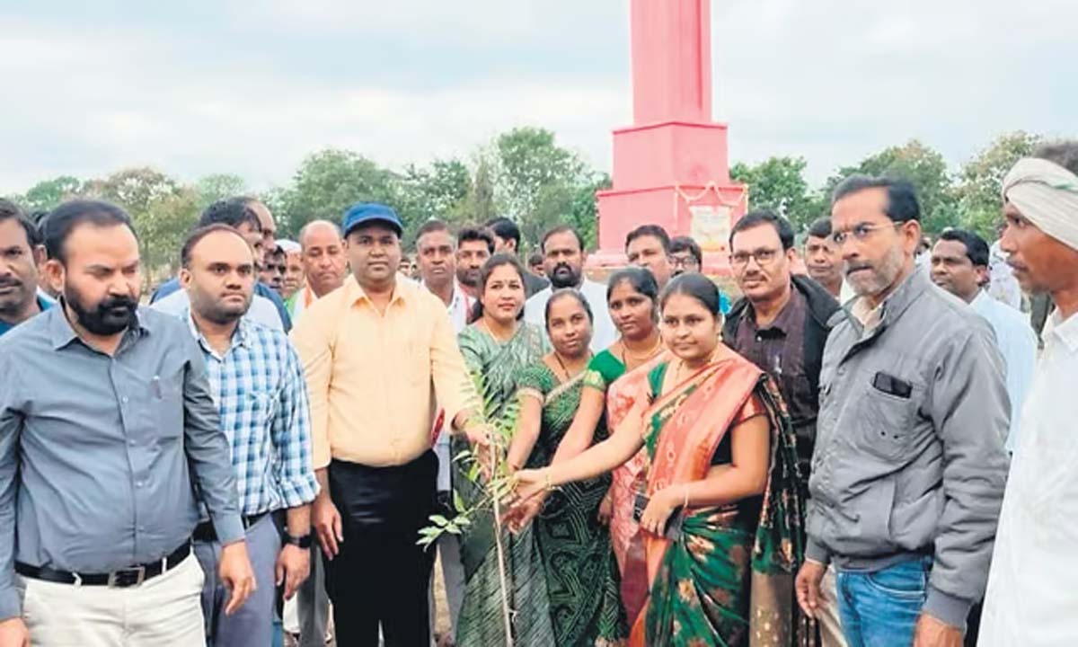 Telangana: रेवंत नरसंहार के बाद पहले मुख्यमंत्री इंद्रवेली का दौरा करने के लिए तैयार