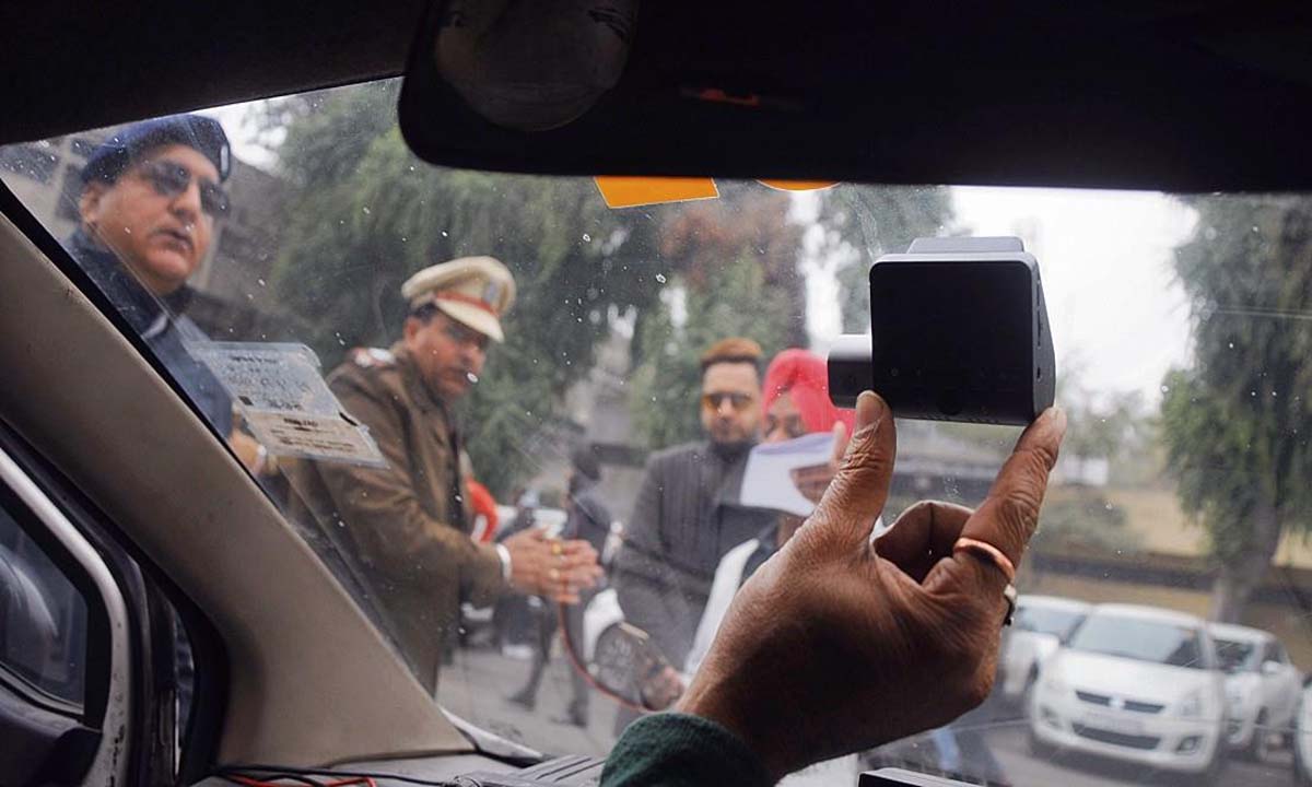 Ludhiana: सीपी ने डैशकैम से लैस पीसीआर वाहनों को हरी झंडी दिखाई
