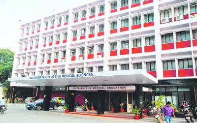 Jharkhand : रिम्स हॉस्टल मारपीट मामले में तीन छात्रों को निष्कासित किया गया, आठ पर लगा जुर्माना