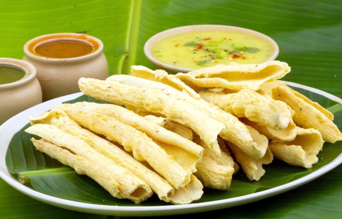 कढ़ी के साथ ले गुजराती फाफड़ा के मजे ,लेने रेसिपी