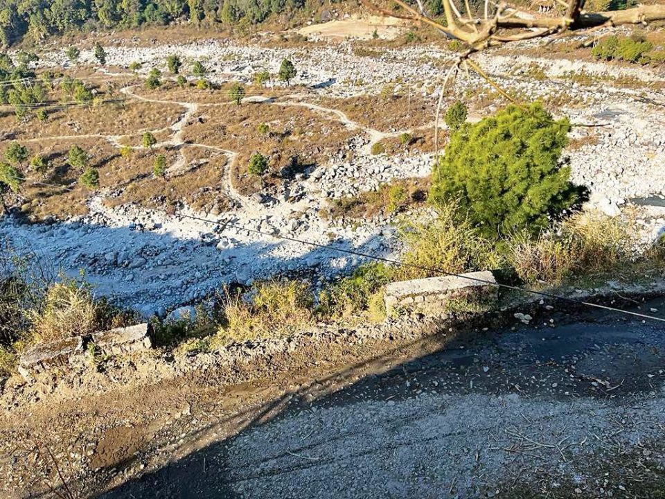 Himachal : पालमपुर में सूखे के कारण पीने के पानी की कमी हो गई