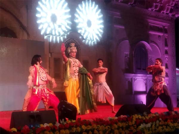 'नटरंग' नाटक 'खराशीं' का मंचन