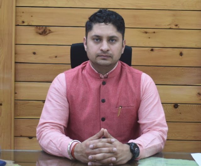 Himachal : बचाव प्रयासों में स्वयंसेवकों की भूमिका महत्वपूर्ण है, चंबा डीसी ने कहा