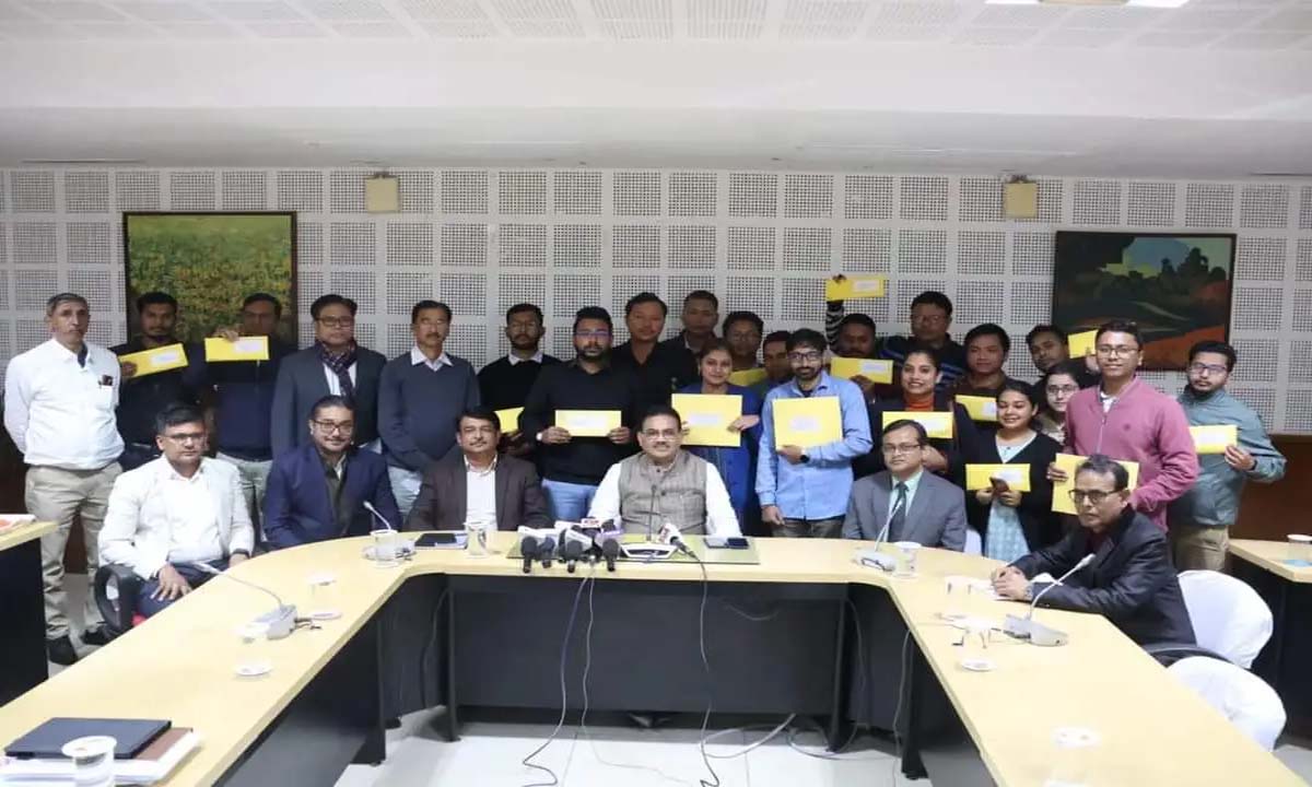Tripura: राज्य वित्त मंत्री ने 19 उम्मीदवारों को नौकरी प्रस्ताव पत्र सौंपे