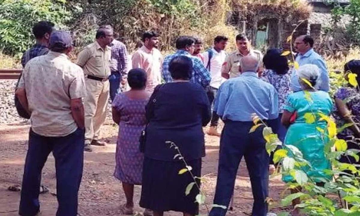 आरवीएनएल अधिकारियों को वेलसाओ के स्थानीय लोगों के गुस्से का करना पड़ा सामना