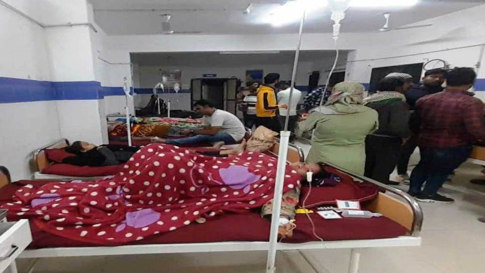 Gujarat : कलोल में शादी में खाना खाने के बाद 103 लोगों को फूड प्वाइजनिंग हुई