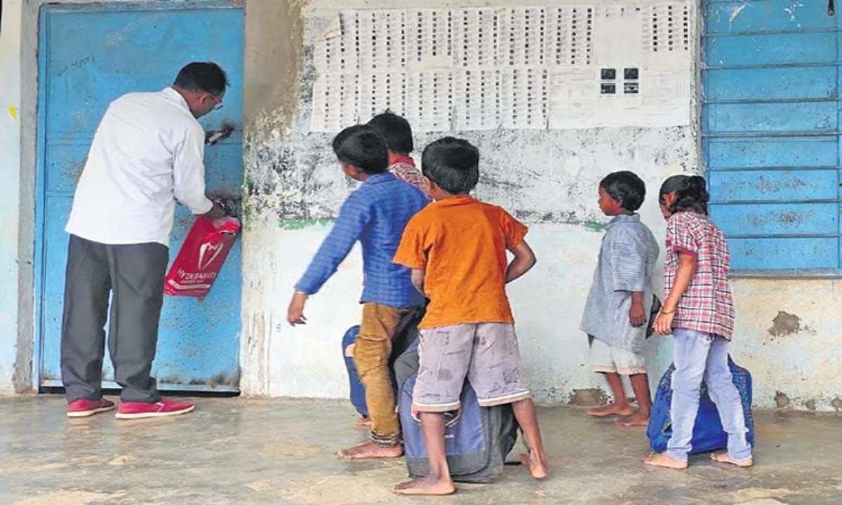 Telangana: 40% आदिवासी कल्याण स्कूलों में सिर्फ एक शिक्षक