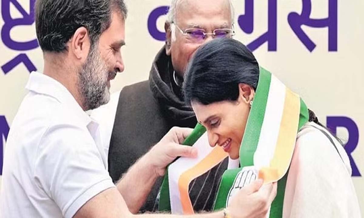 शर्मिला ने YSRTP का कांग्रेस में किया विलय, कहा- आंध्र या अंडमान में काम करने को तैयार
