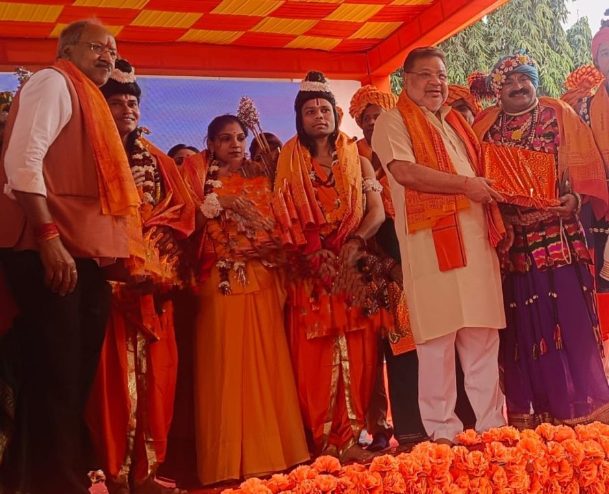 Dr. Purushottam Chandrakar honored by MP Sunil Soni on the occasion of Ram Mandir Pran Pratistha