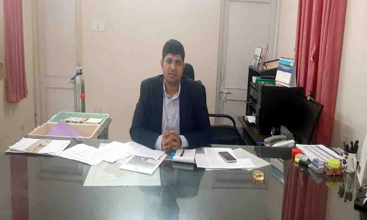 Dungarpur : एडीएम कुलराज मीणा ने कार्यभार ग्रहण किया