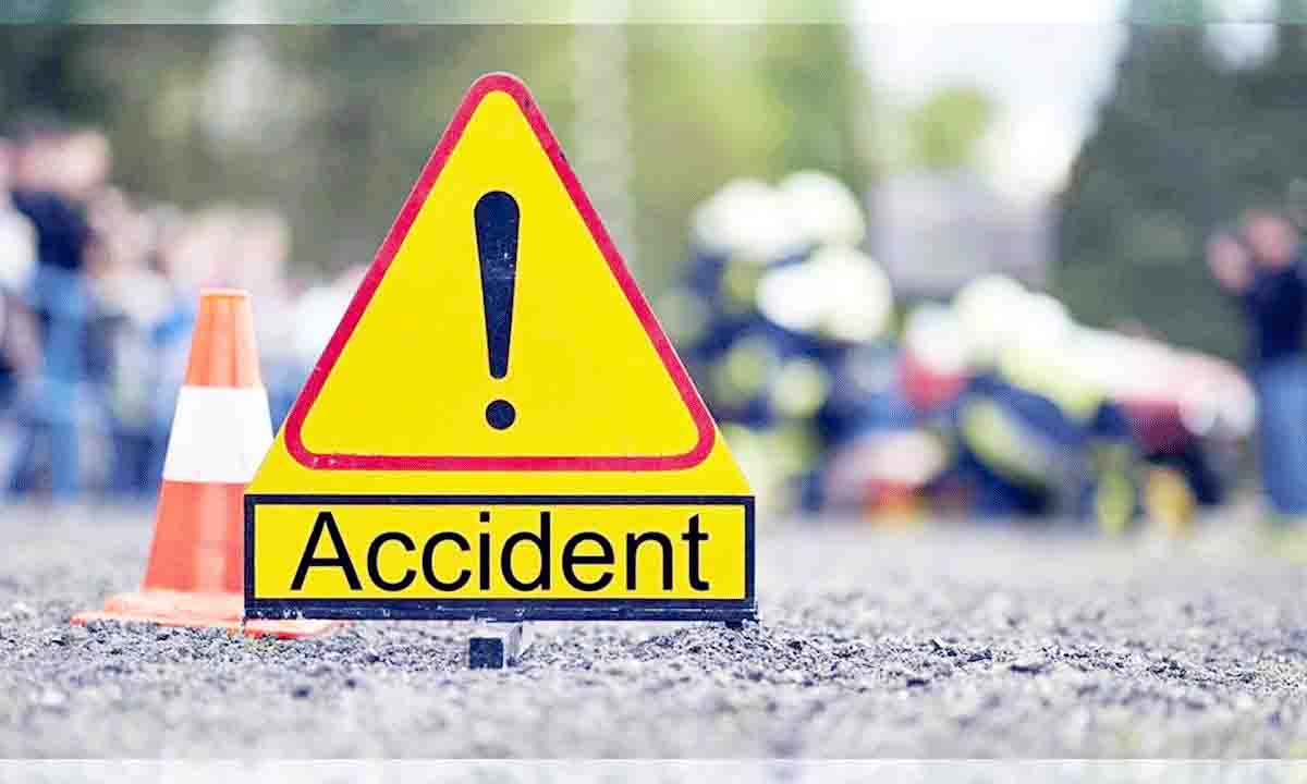 Bihar : न्यू ईयर मनाने निकले बाइक सवार तीन दोस्तों को अज्ञात वाहन ने रौंदा , दो की मौत