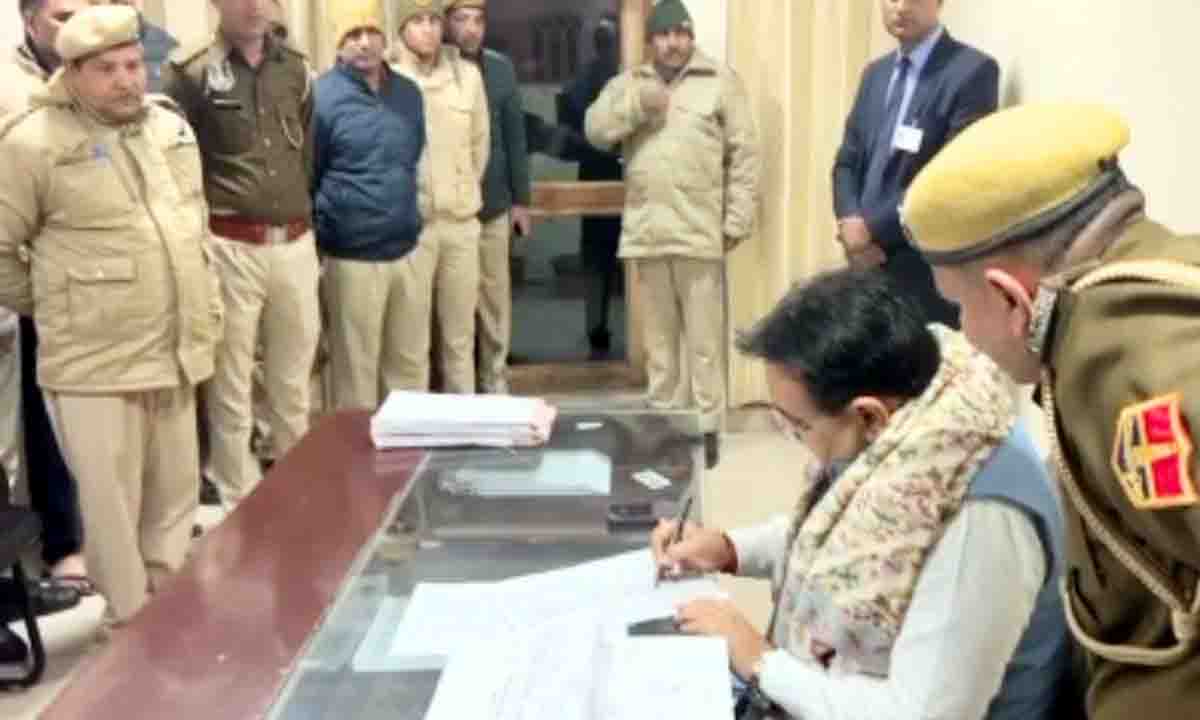 CM Bhajanlal Sharma : मुख्यमंत्री भजनलाल शर्मा शुक्रवार की रात जयपुर के सदर थाने पहुंचे, स्टाफ की हाजरी भी ली