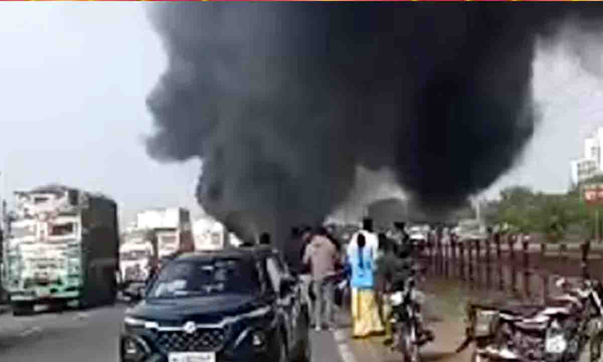 Indore : सिटी बस में आग लगी, यात्रियों ने उतर कर बचाई जान