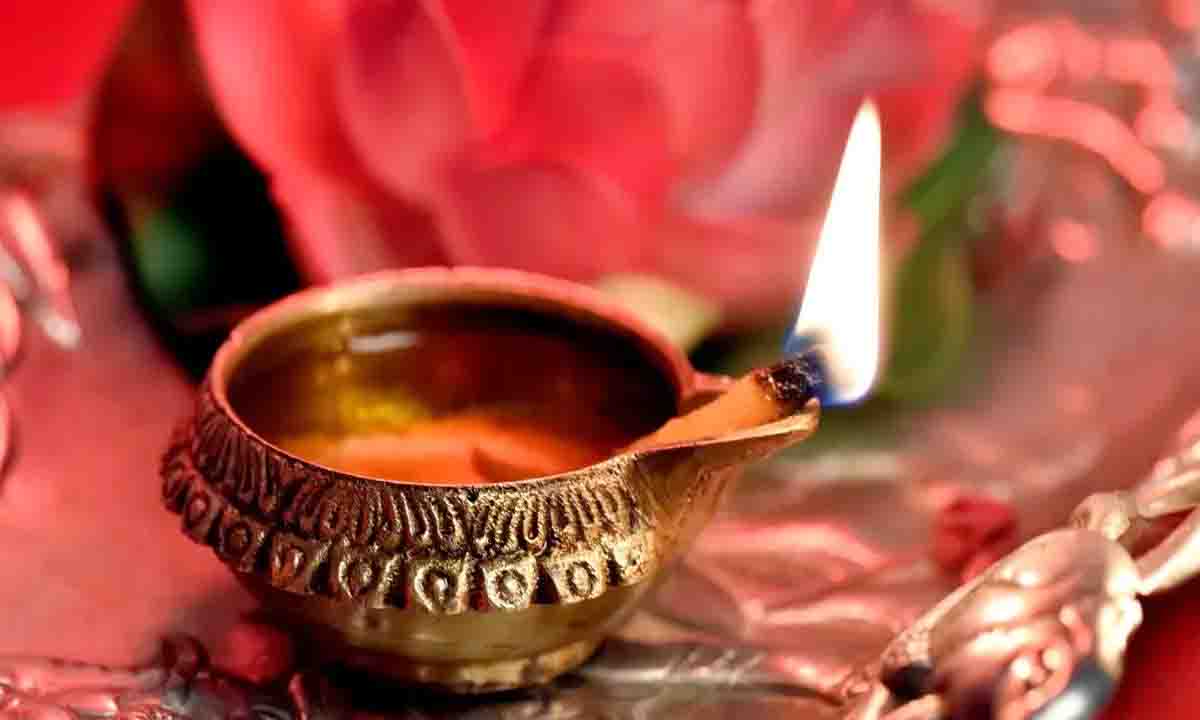 astrology news : प्राण प्रतिष्ठा के बाद आज शाम को जो जलाएगा दीए होगी लक्ष्मी की अपार कृपा