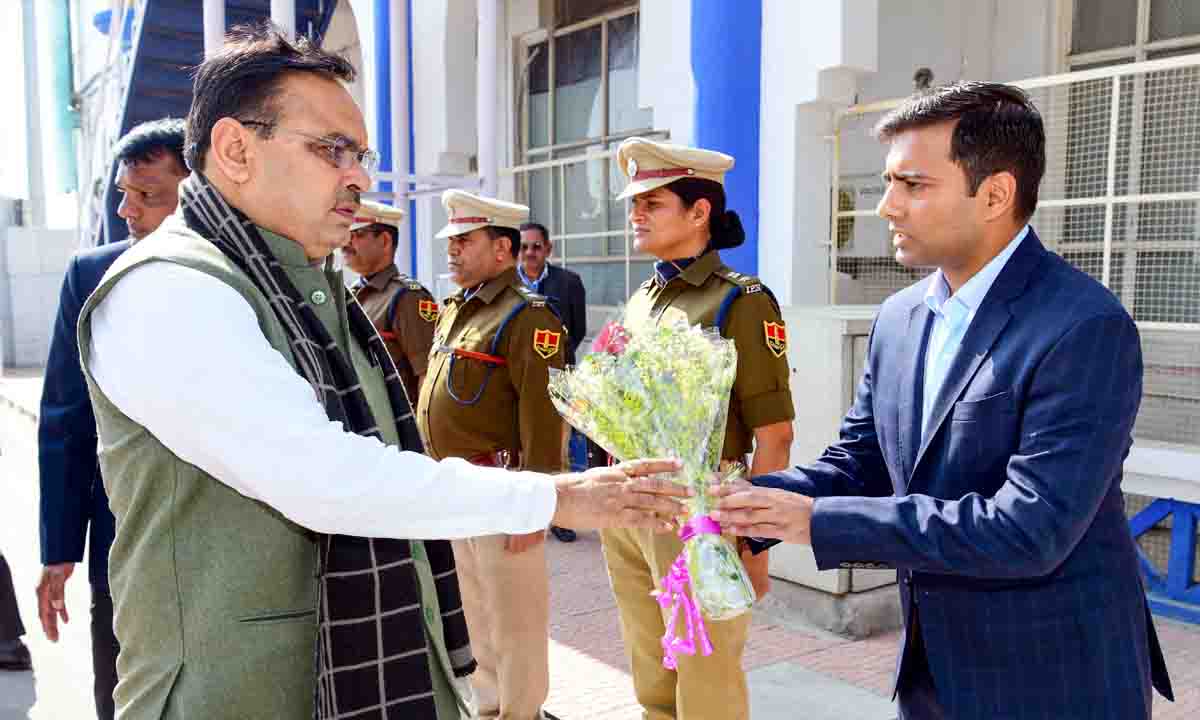 Jaipur : मुख्यमंत्री भजनलाल शर्मा का जोधपुर एयरपोर्ट पहुंचने पर किया स्वागत