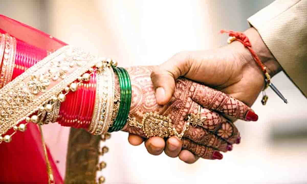 Astrology News : पहली पूर्णिमा आज, सुखी वैवाहिक जीवन के लिए करें ये उपाए