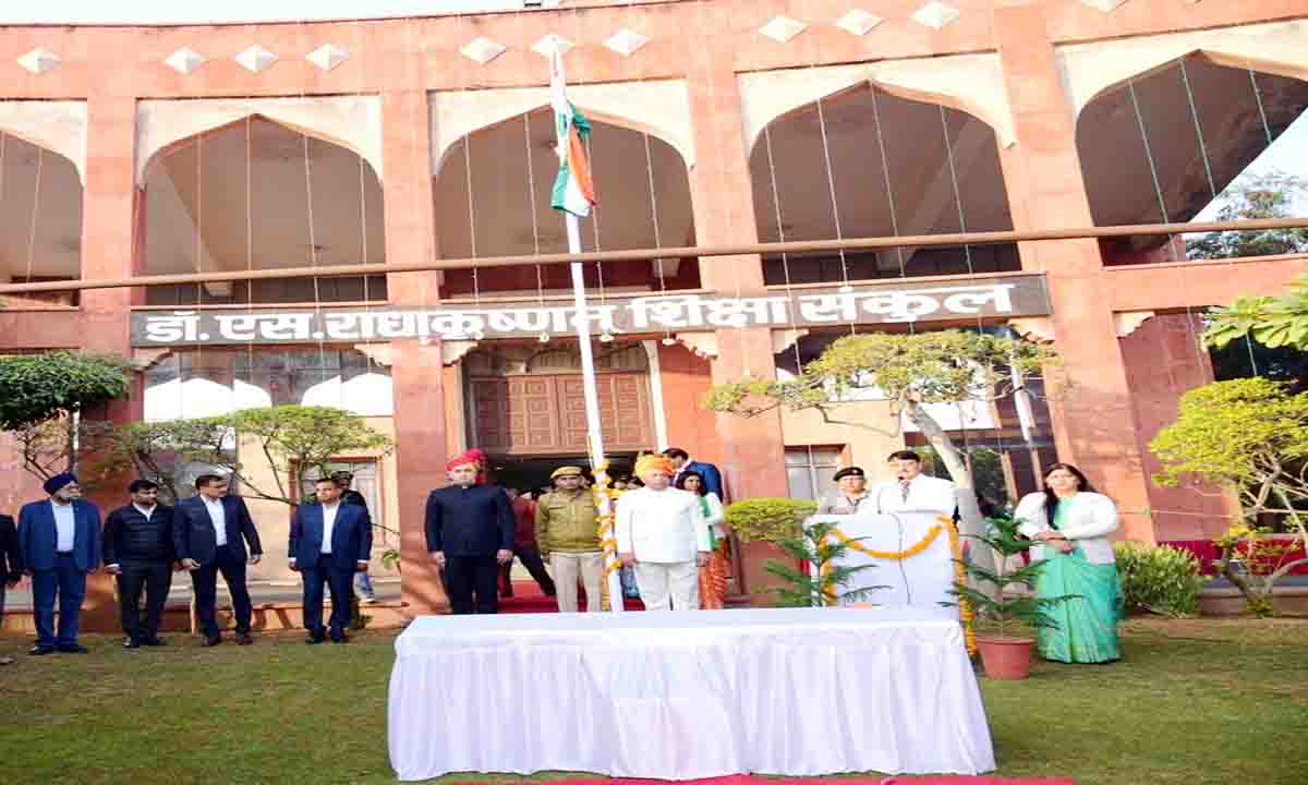 देश का 75 वां गणतंत्र दिवस- जयपुर में डॉ. राधाकृष्णन शिक्षा संकुल में शिक्षा के शासन सचिव ने ध्वज फहराया