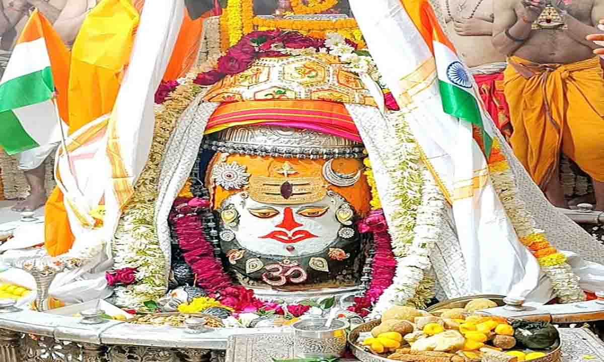 Ujjain : गणतंत्र दिवस पर तिरंगे के रंग में रंग गए महाकाल