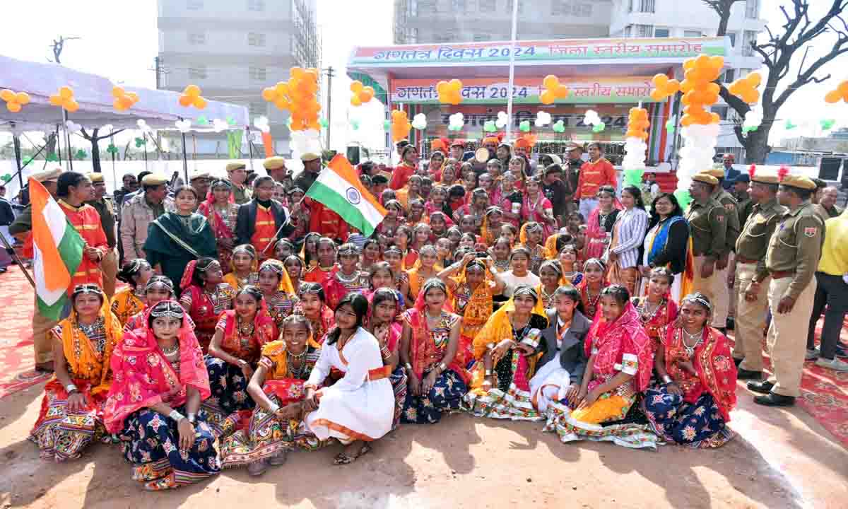 Bhilwara : गणतंत्र दिवस समारोह-2024 राज्यमंत्री श्री विजय सिंह ने पुलिस लाईन मैदान पर किया ध्वजारोहण