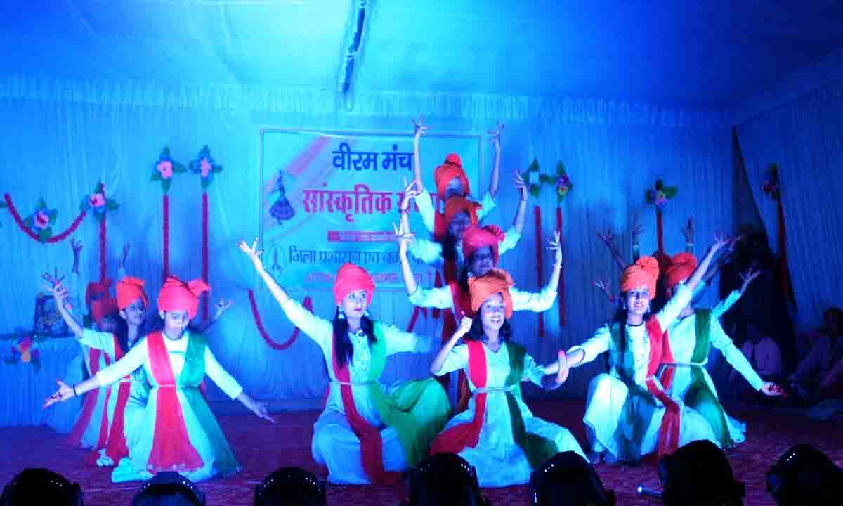 गणतंत्र दिवस पर आयोजित सांस्कृतिक संध्या में देशभक्ति एवं राजस्थानी लोक संस्कृति की दिखी झलक