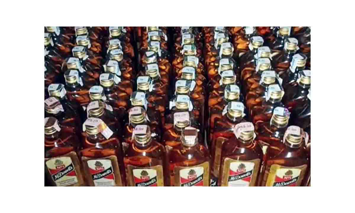 Jamshedpur : न्यायालय के आदेश पर नष्ट की गई 1500 लीटर जब्त शराब