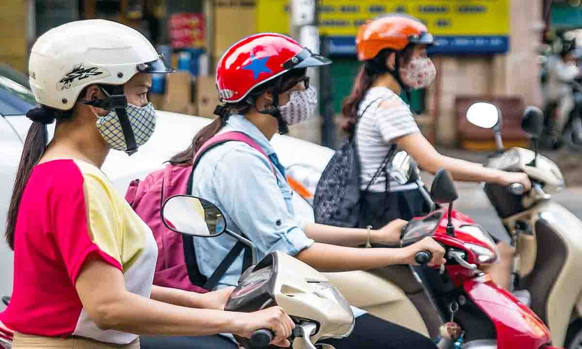 Lucknow : 18 साल से कम उम्र वाले लोगो को स्कूटी-कार चलाने पर प्रतिबंध, तीन साल की होगी सजा