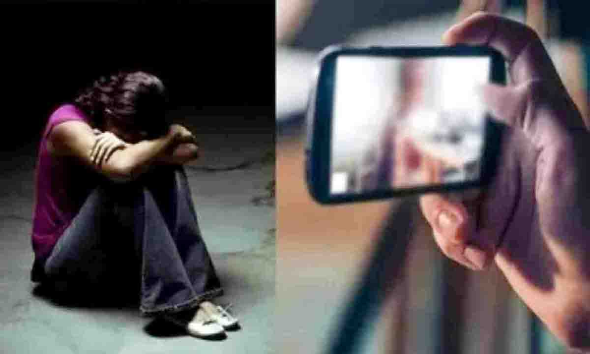 Banda : ममेरे भाई ने प्रेम जाल में फंसाकर बनाया अश्लील वीडियो, युवती ने दे दी जान