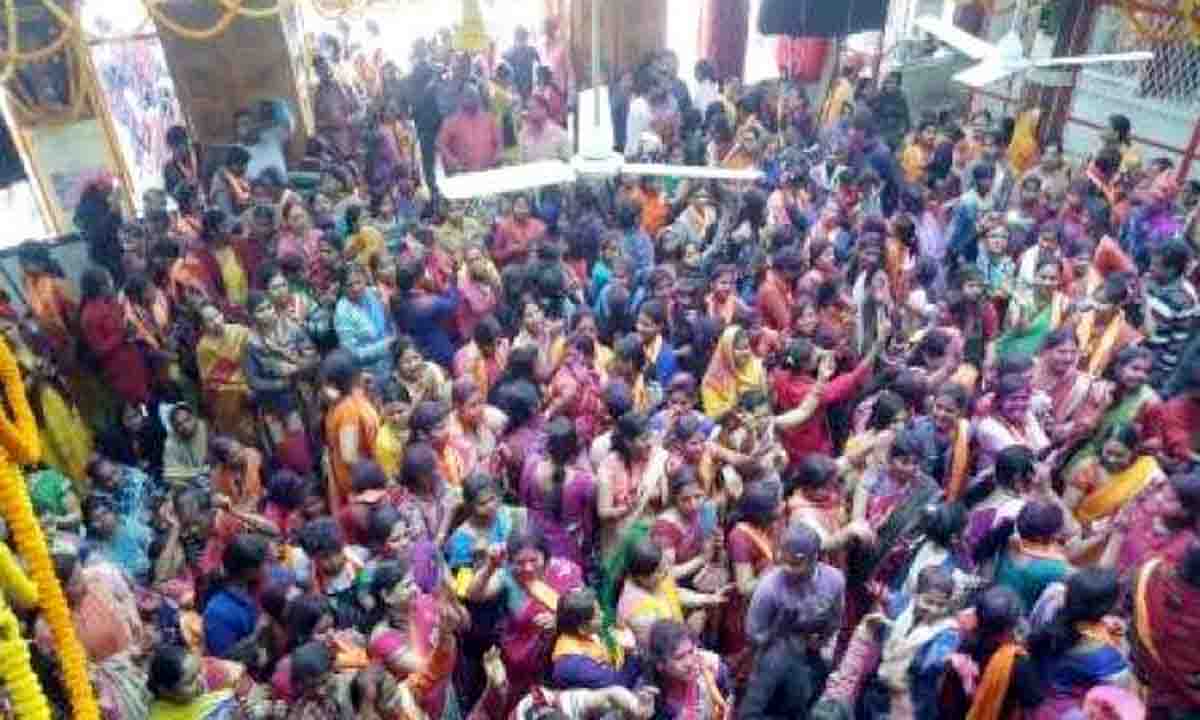 Maithon : श्याम वार्षिक महोत्सव पर चिरकुंडा से निकाली गयी भव्य निशान यात्रा
