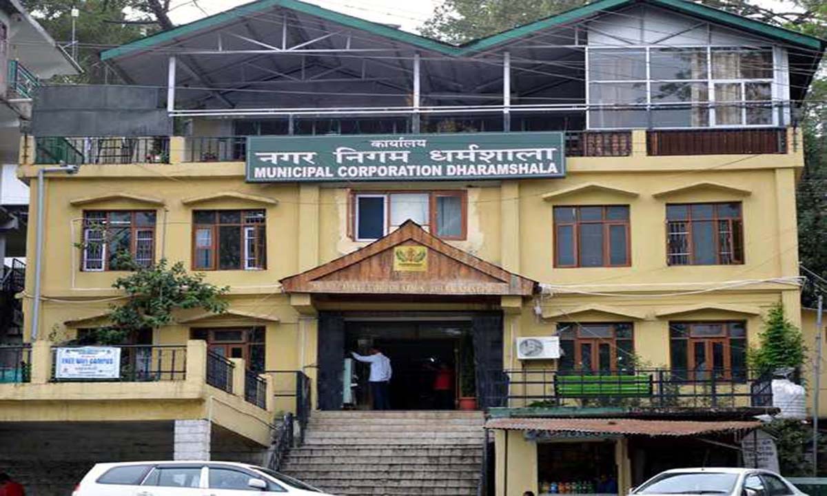 धर्मशाला के रेहड़ी-पटरी वालों ने बेदखली अभियान का विरोध किया