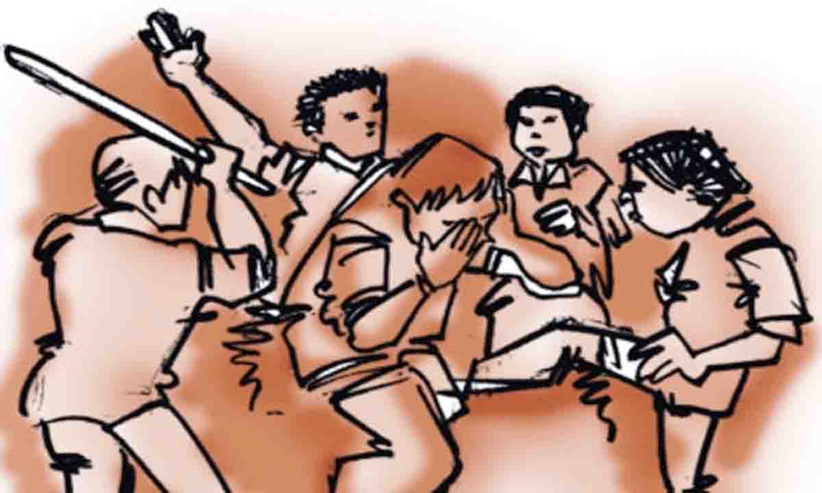 Roorkee : युवकों ने अंडे की ठेली लगाने वाले युवक ,बाल्टी से पीट पीटकर उतरा मौत के घाट