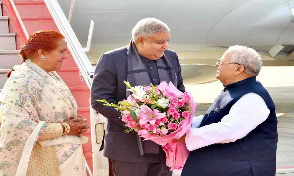 Jaipur : राज्यपाल ने उपराष्ट्रपति की अगवानी की