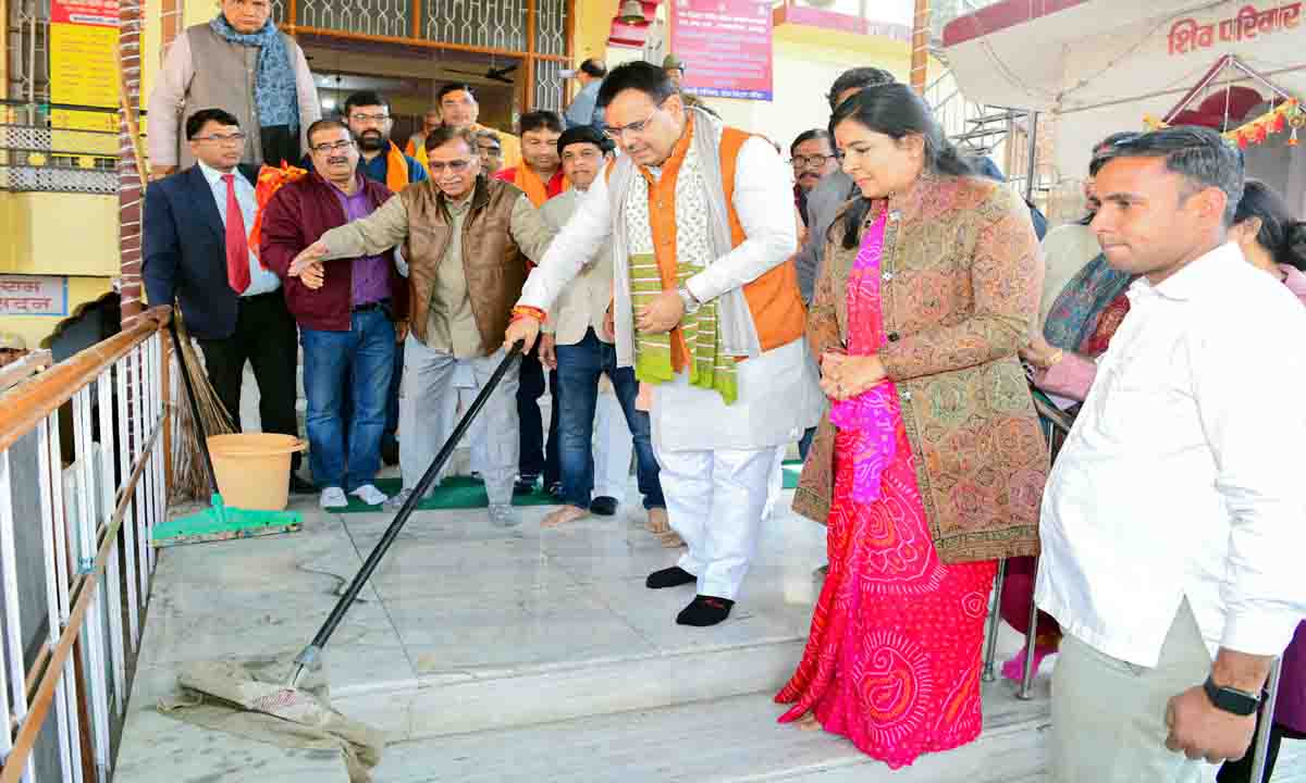 Jaipur : मुख्यमंत्री ने मानसरोवर स्थित हंस विहार मंदिर से दिया स्वच्छता का संदेश