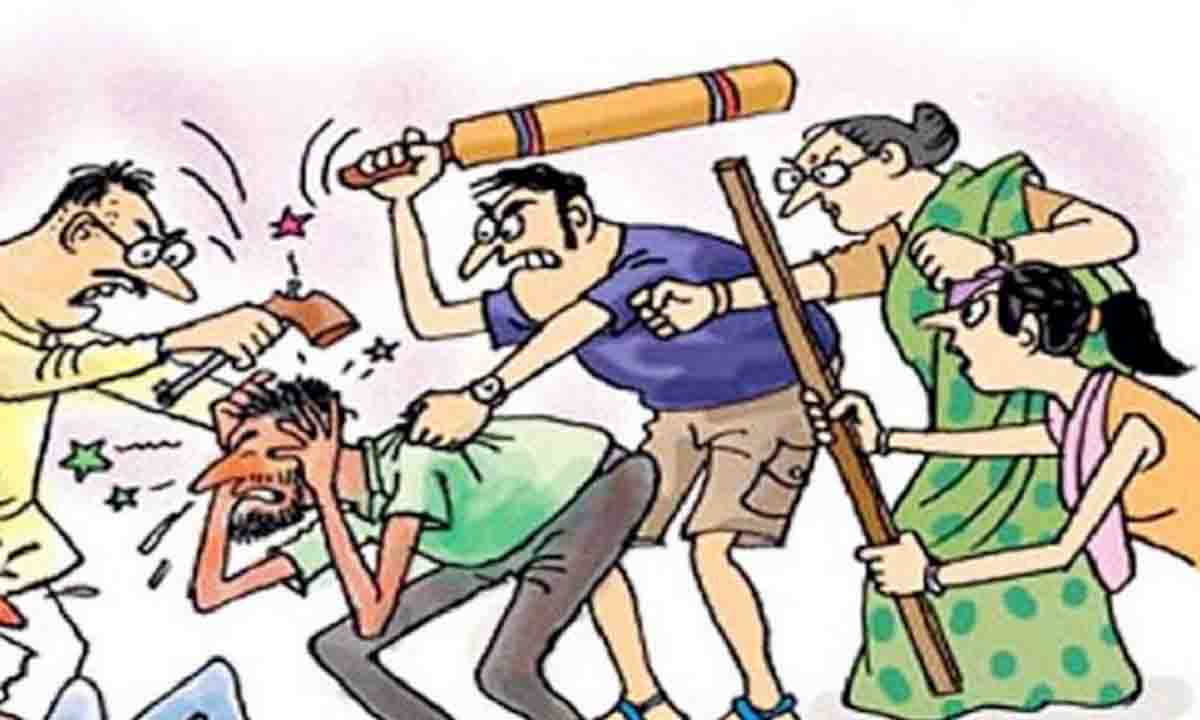 Haridwar : प्रेमिका ने प्रेमी को बुलाया, परिजनों ने पकड़कर पिटाई कर पुलिस को सौंपा
