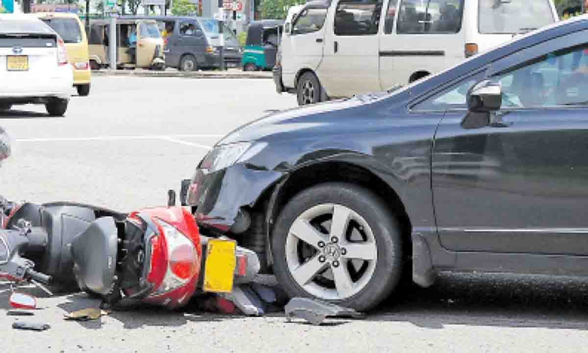 road accident : ऋषिकेश-बदरीनाथ हाईवे पर कार और स्कूटी की टक्कर,इलाज के वक़्त किशोर मौत