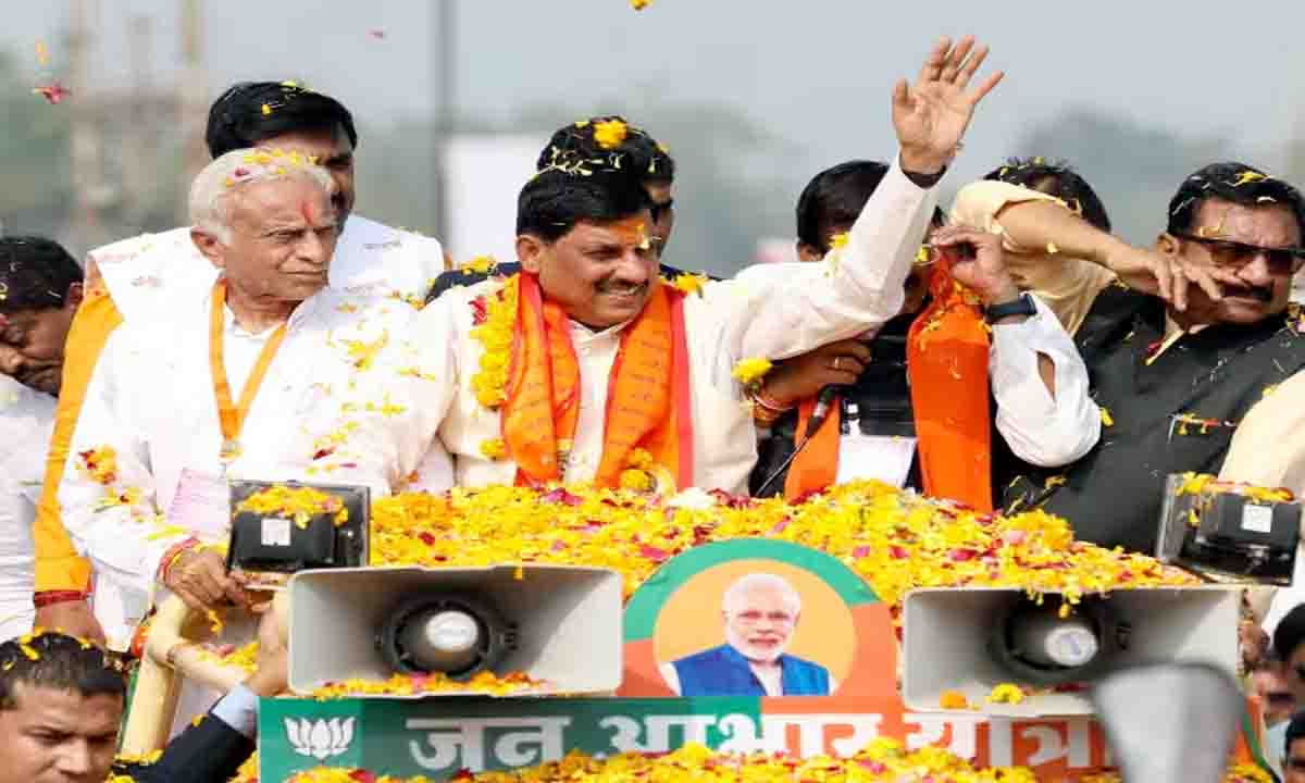Indore : मुख्यमंत्री मोहन यादव का रोड शो, एयरपोर्ट से बड़ा गणपति से राजवाड़ा पहुचेंगे