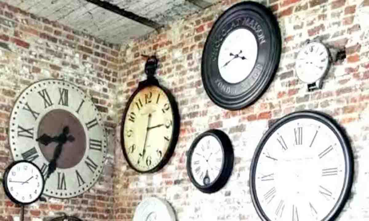 Vaastu Shaastra : इस दिशा में लगी दीवार घड़ी से हो सकती है आर्थिक परेशानी