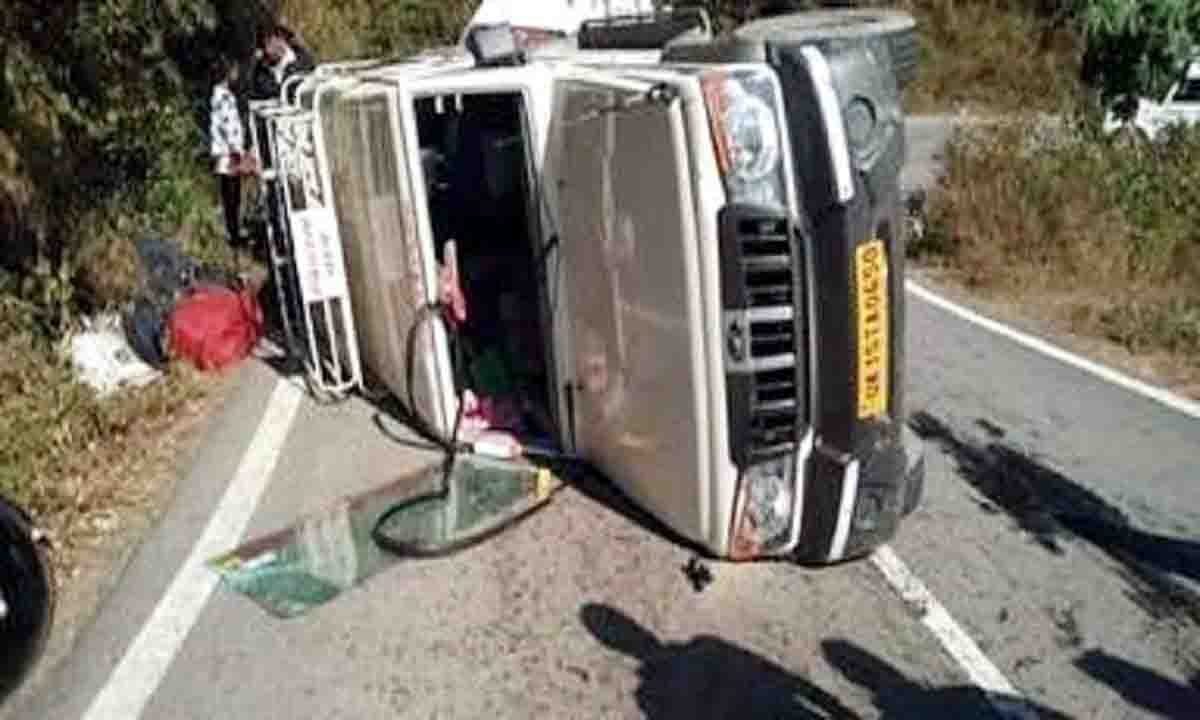 nainital : भीषण सड़क हादसा में 17 महिलाएं घायल, वाहन अनियंत्रित होकर पलट